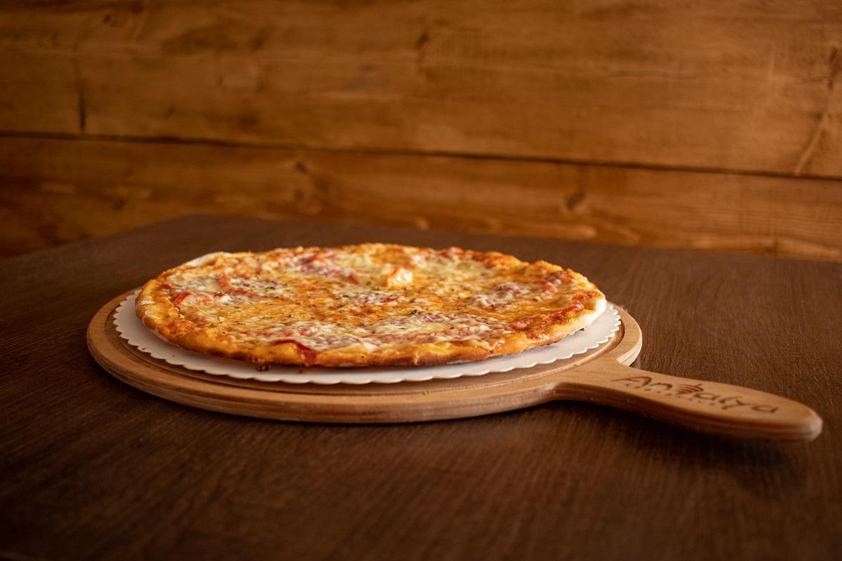 Ofenfrische Pizza
